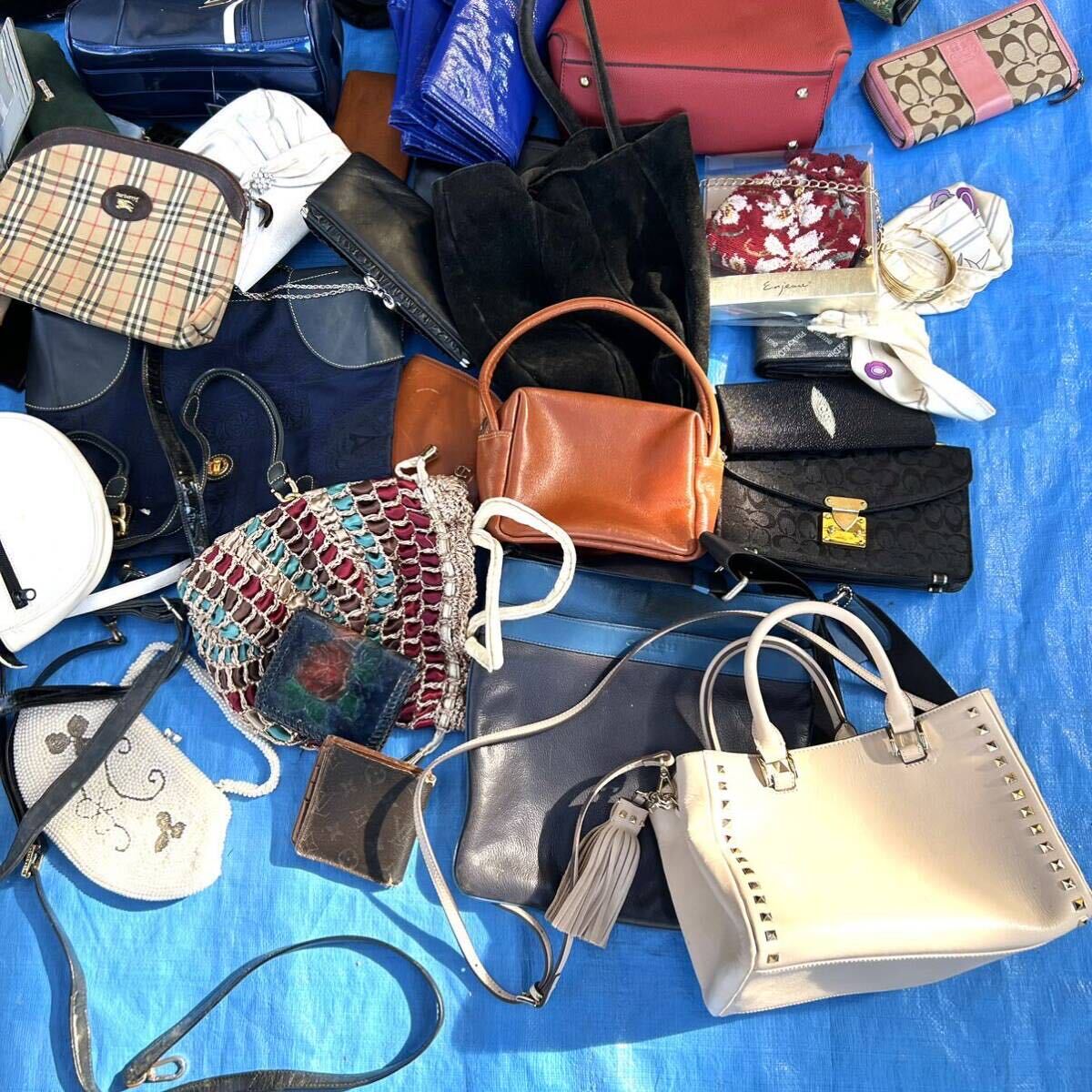 ⑫1円スタート！ブランドバッグ 財布 小物類 51点まとめ売り COACH コーチ BURBERRY バーバリー ゴルフボール トートバッグ ポーチ 他_画像5