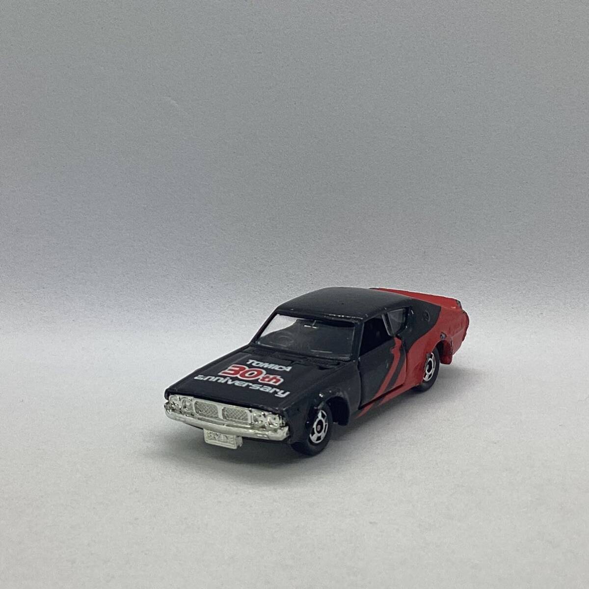 FL1068 トミカ ミニカー トミカ30周年限定品 日産 NISSAN スカイライン 2000GT_画像1