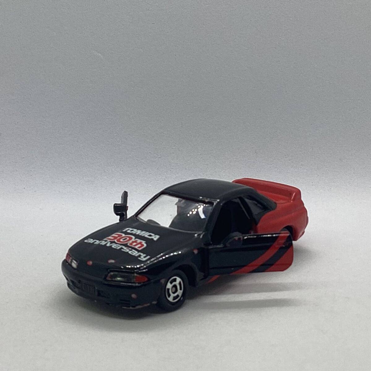 FL1355 トミカ ミニカー トミカ30周年限定品 日産 NISSAN スカイライン GT-R R32_画像4