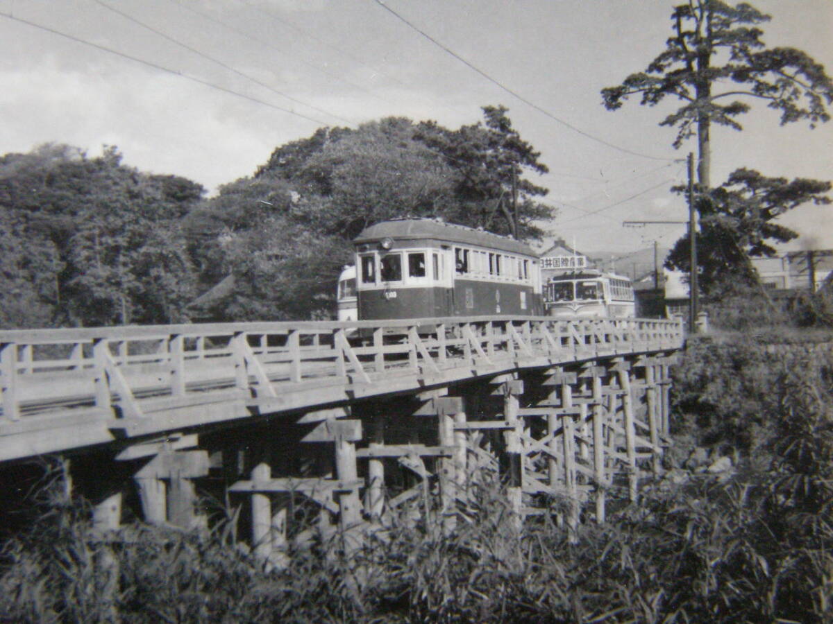 (J53)105 фотография старый фотография электропоезд железная дорога железная дорога фотография . бобы коробка корень железная дорога . дорога линия Numazu line Showa 31 год 11 месяц 10 день желтый . река . трамвай 