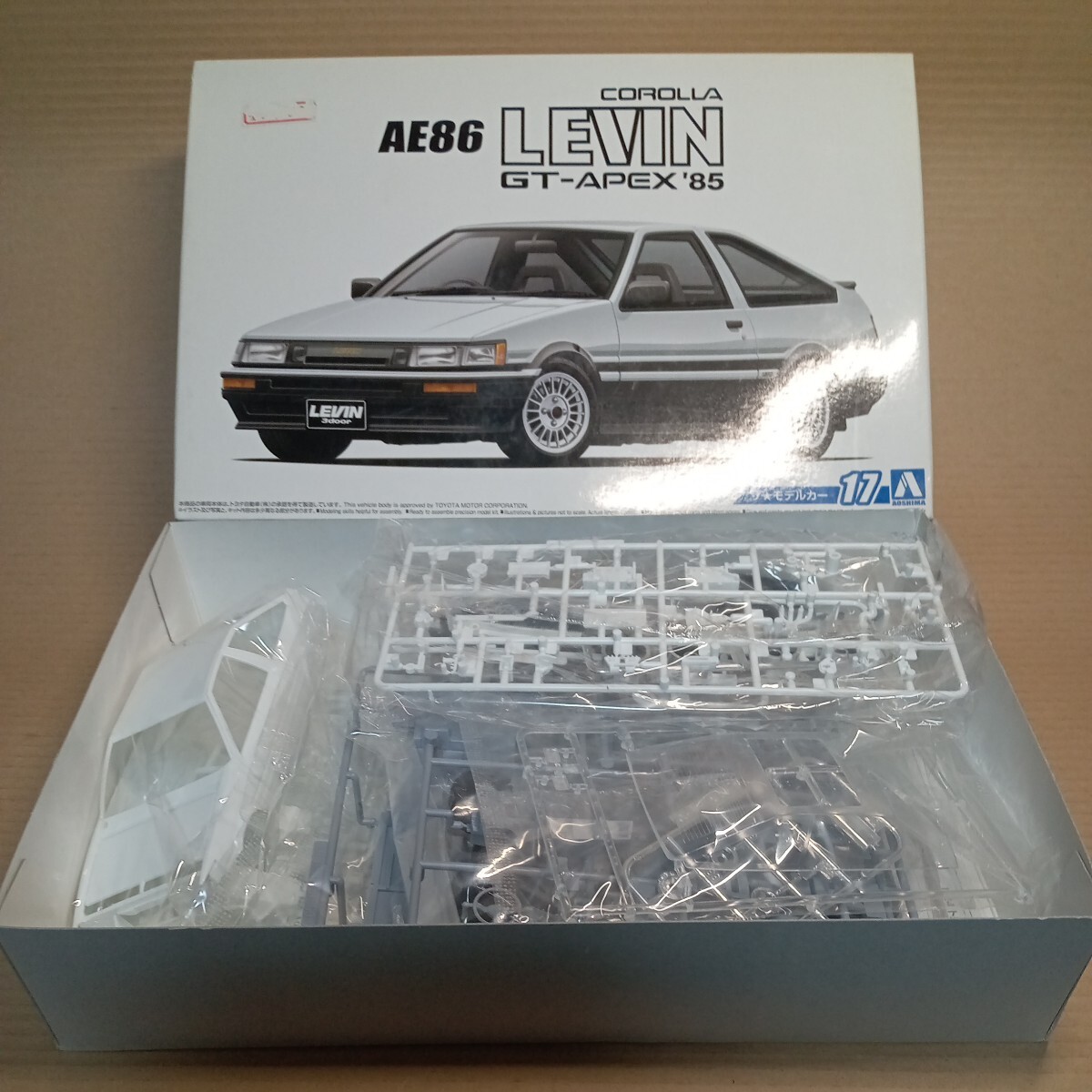 45-049 アオシマ トヨタ AE86 カローラ レビン GT-APEX 1985 （1/24スケール ザ・モデルカー No.17（旧） 052259） 未組立_画像1