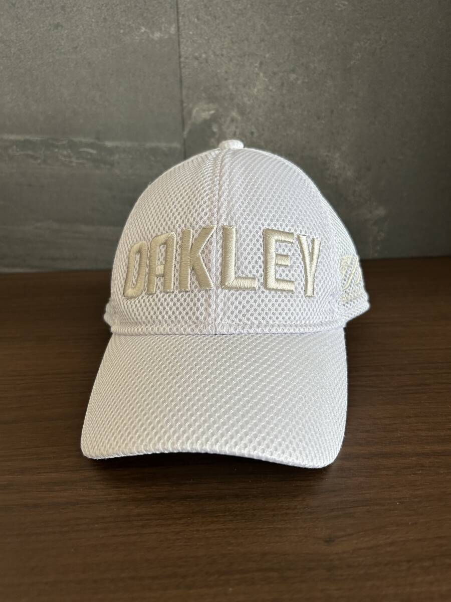 【美中古】OAKLEY オークリー　メッシュキャップ　白　サイズ　フリー　夏に最適_画像1