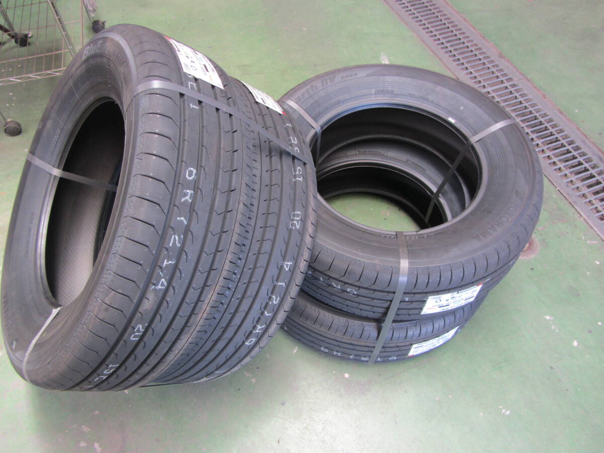 215/65R16　ヨコハマ　ブルーアースRV03　2024年製　新品4本セット_画像1