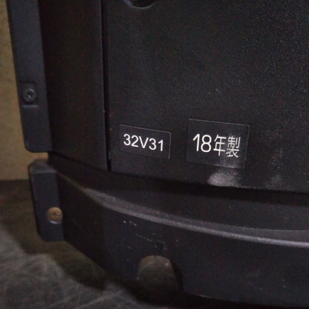 送料無料(M1130)TOSHIBA　東芝　液晶テレビ　32V31　１８年製