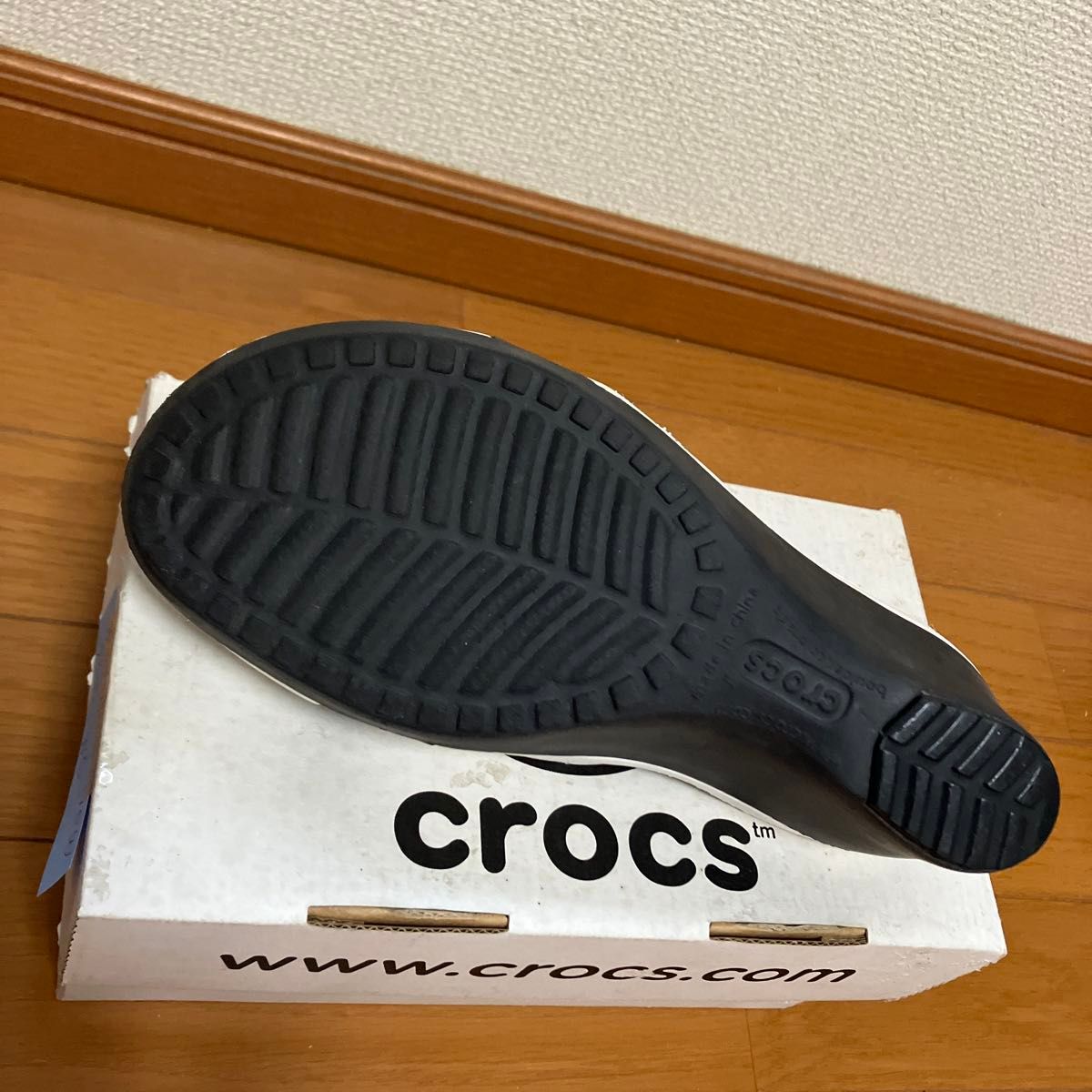 クロックス ササリー サンダル ミュール ヒールW7 白×黒|Yahoo クロックス ササリー サンダル ミュール ヒールW7 白×黒|Yahoo