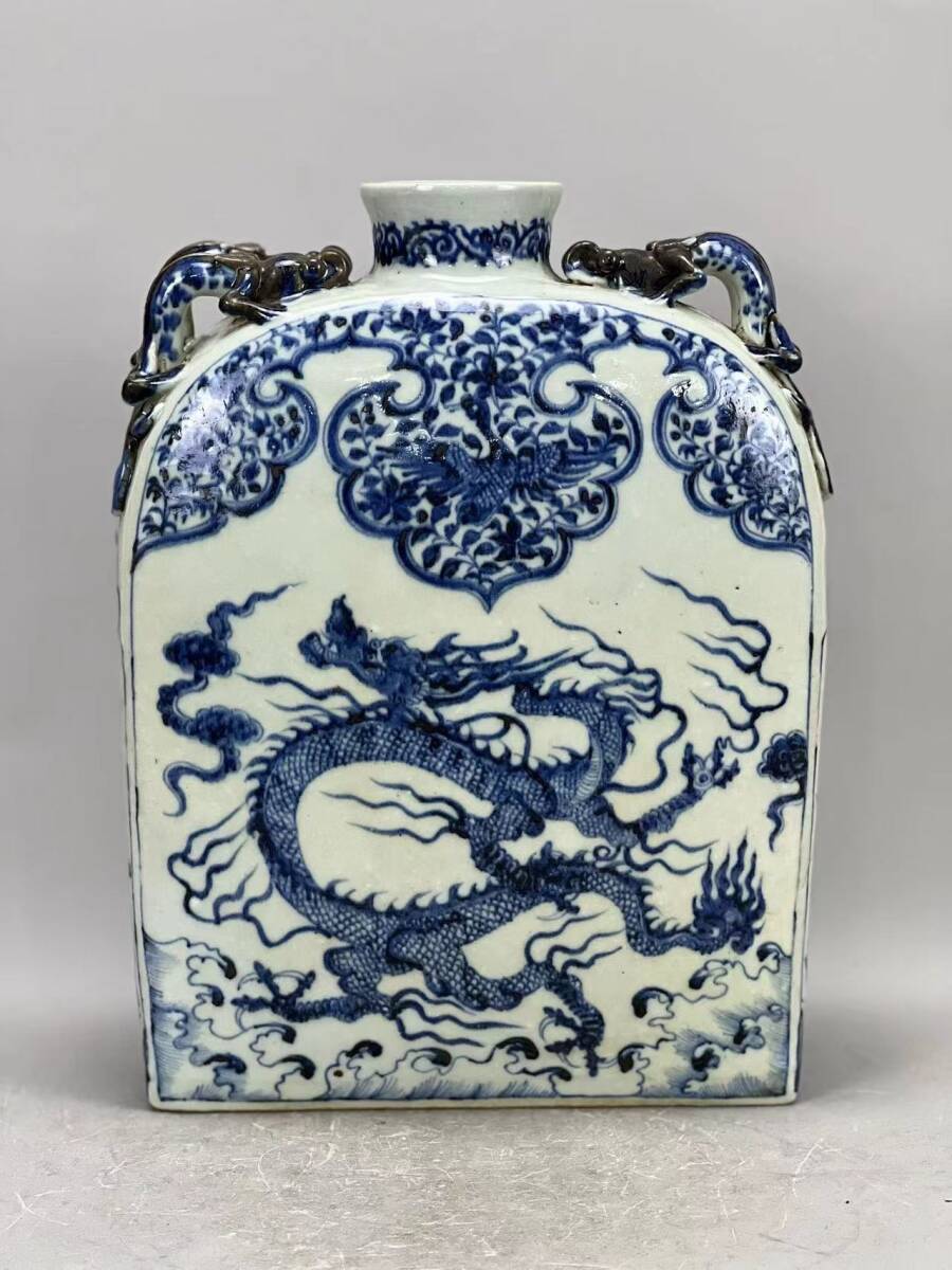 青磁花瓶 骨董品 アンティーク 中国 古美術 元・古陶磁器・青花龍鳳紋・双龍花卉紋・扁瓶』極細工・東洋彫刻