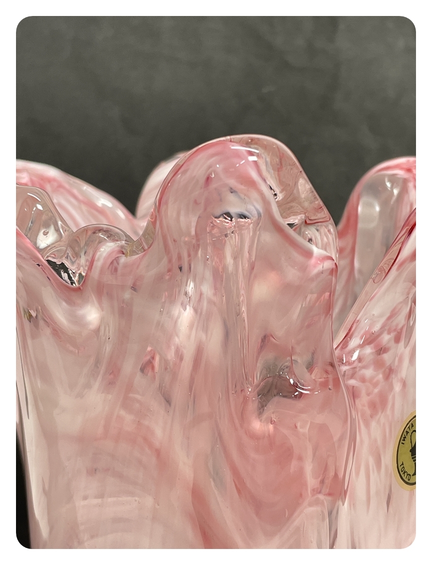 ● コレクター必見 岩田ガラス IWATA フラワーベース 花瓶 花入 ピンク 高さ約22cm 工芸ガラス インテリア 飾り 置物 コレクション ma814_画像4