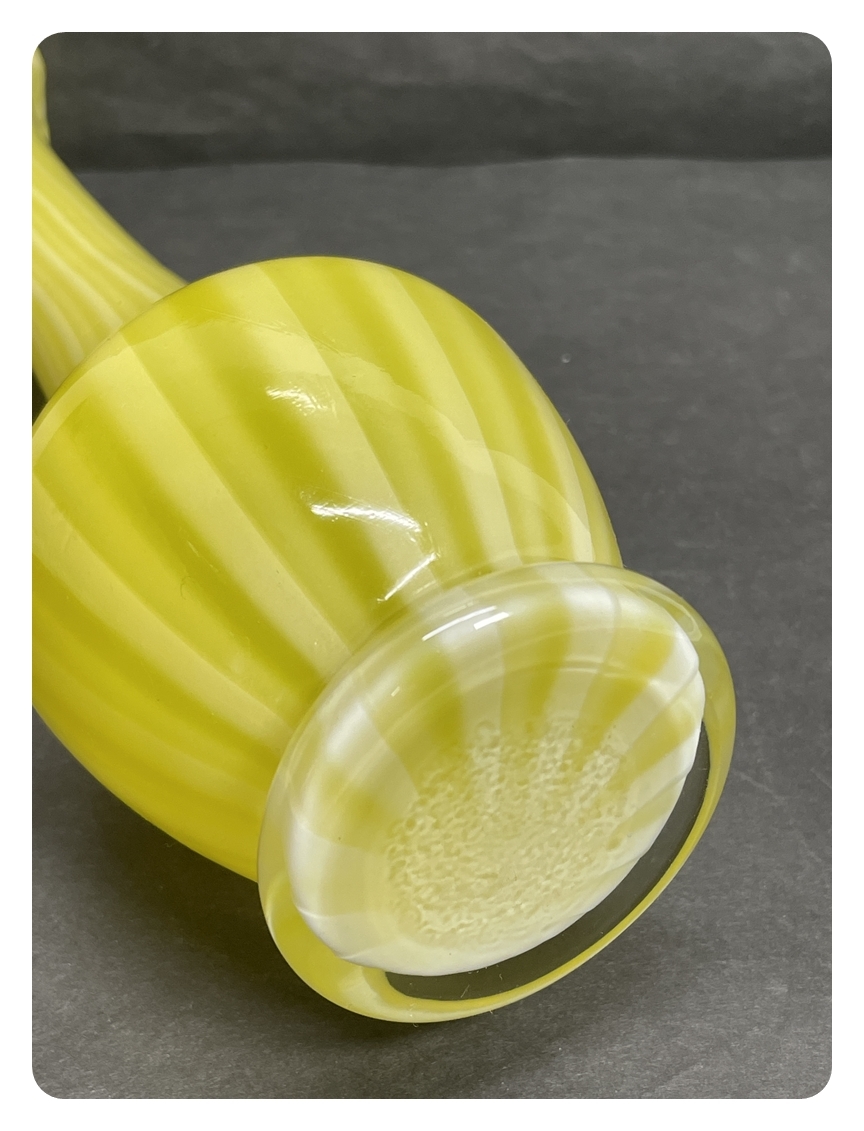 ● コレクター必見 ガラス製 フラワーベース 花瓶 花入 イエロー 黄色 置物 飾り 高さ約25cm 工芸ガラス 工芸品 ma823_画像6