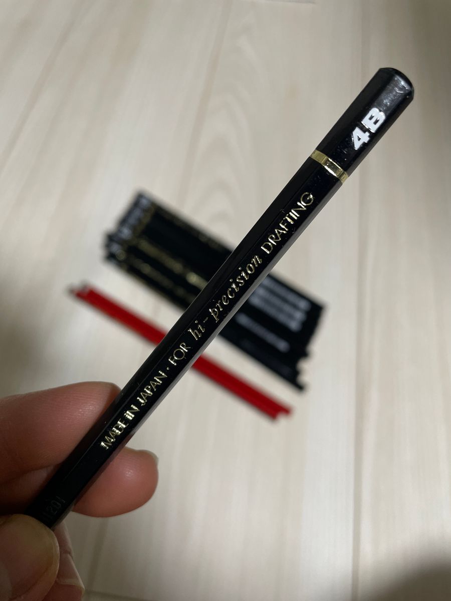 4B12本  鉛筆