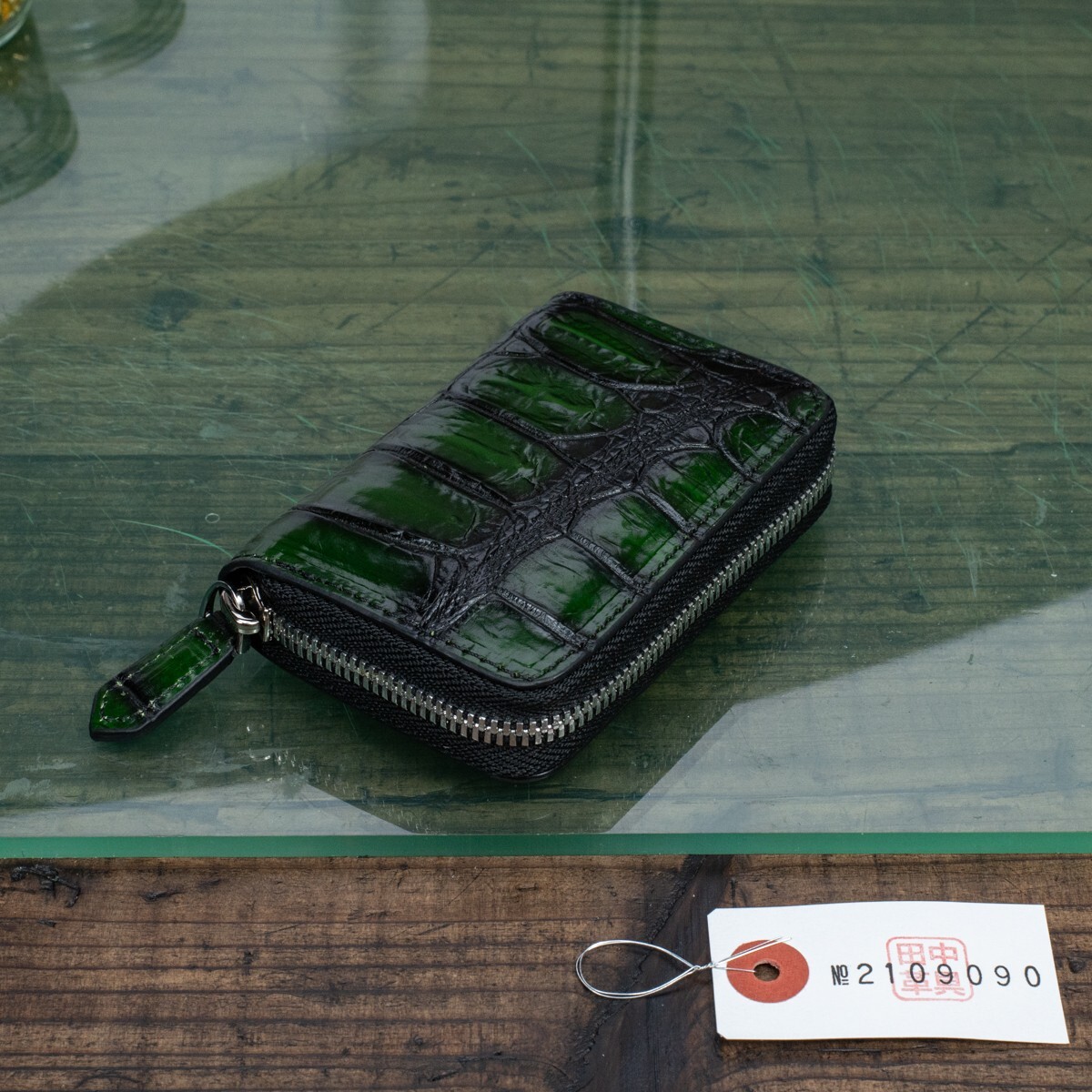 [ оригинал фотосъемка ] новый товар один листов кожа крокодил мужской футляр для карточек футляр для визитных карточек кошелек для мелочи . бесплатная доставка 1 иен . зеленый зеленый черный ko карта рисовое поле средний кожа .