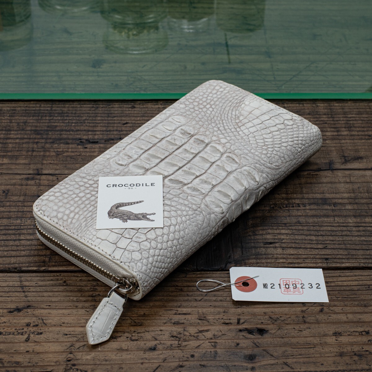 [ the truth thing photographing ] new goods one sheets leather crocodile men's long wallet round fastener unused free shipping 1 jpy .wanihimalaya white white rice field middle leather .