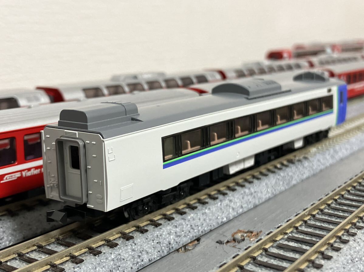 キハ182 7550 TOMIX98631 JRキハ183系7550番台特急ディーゼルカー(北斗)基本セットから バラし ジャンク_画像2