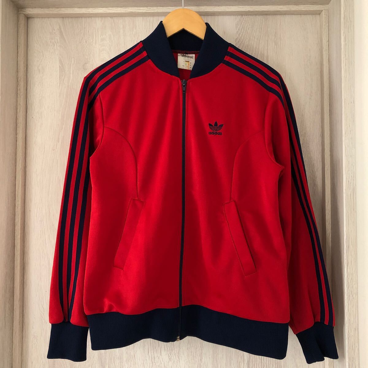 (k) 80s 80年代 adidas アディダス トラックジャケット ジャージ サイズM ヴィンテージ 赤 レッド _画像1