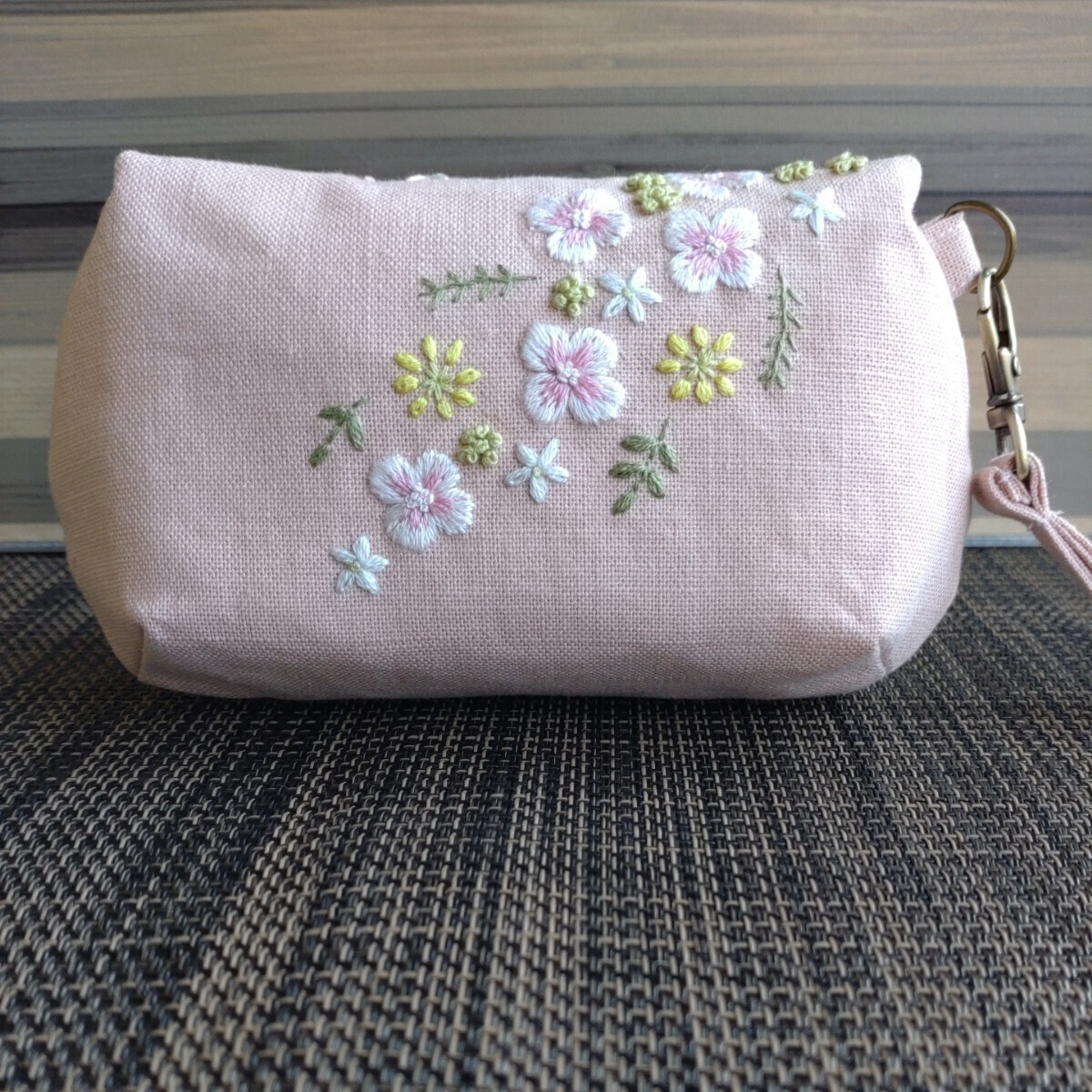 [ hand made ] hand embroidery .... Mini pouch 