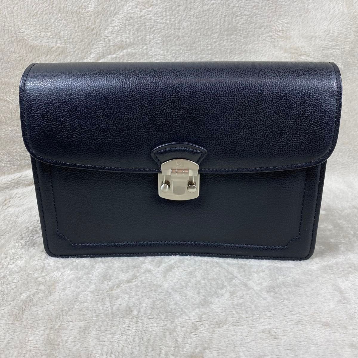 極美品 KARL LAGERFELD カールラガーフェルド クラッチバッグ 黒 極美品 KARL LAGERFELD カールラガーフェルド クラッチバッグ 黒