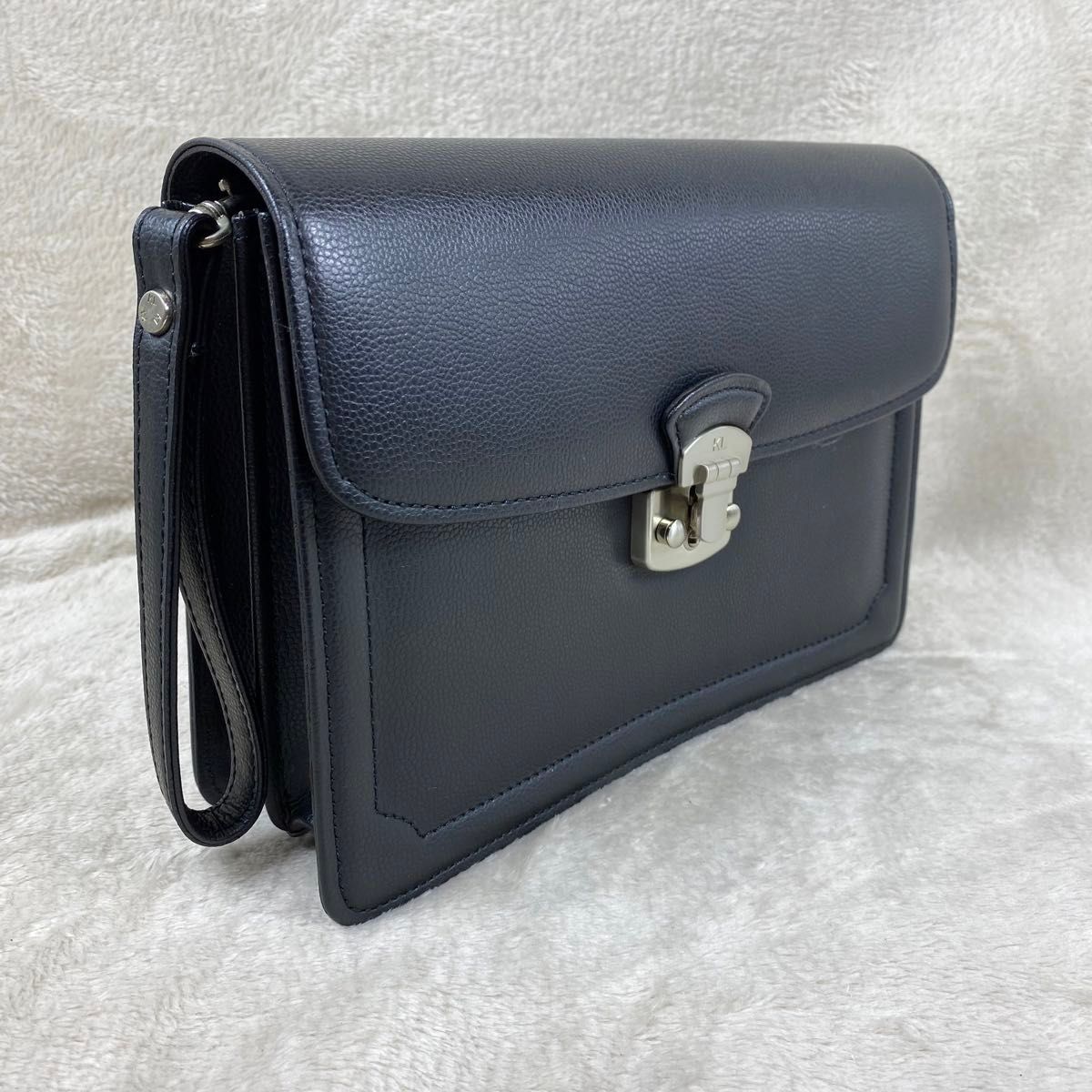 極美品 KARL LAGERFELD カールラガーフェルド クラッチバッグ 黒 極美品 KARL LAGERFELD カールラガーフェルド クラッチバッグ 黒