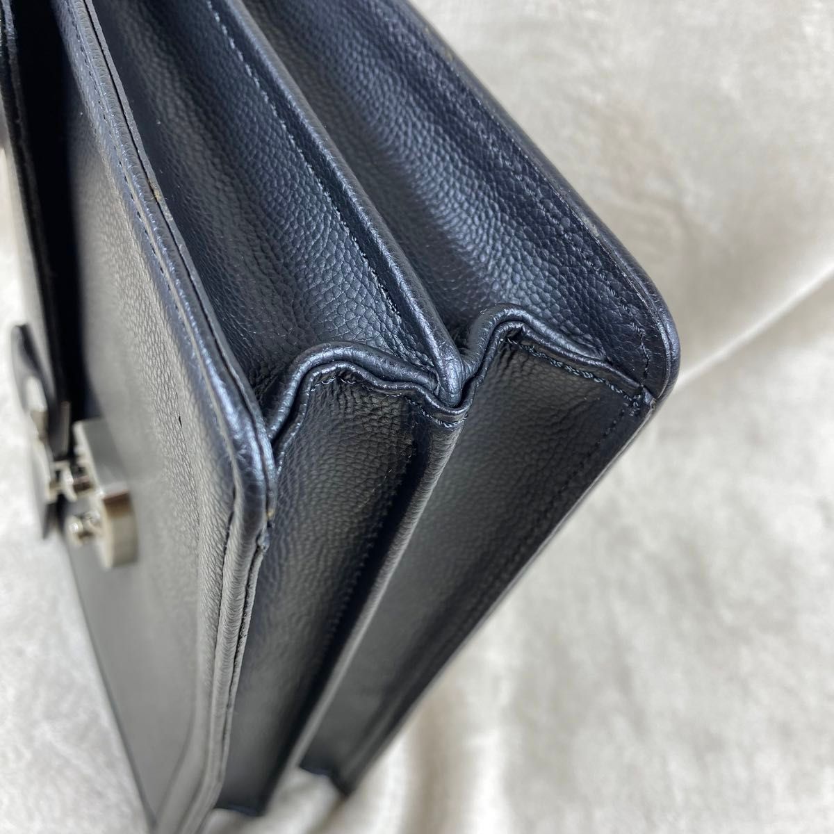 極美品 KARL LAGERFELD カールラガーフェルド クラッチバッグ 黒 極美品 KARL LAGERFELD カールラガーフェルド クラッチバッグ 黒