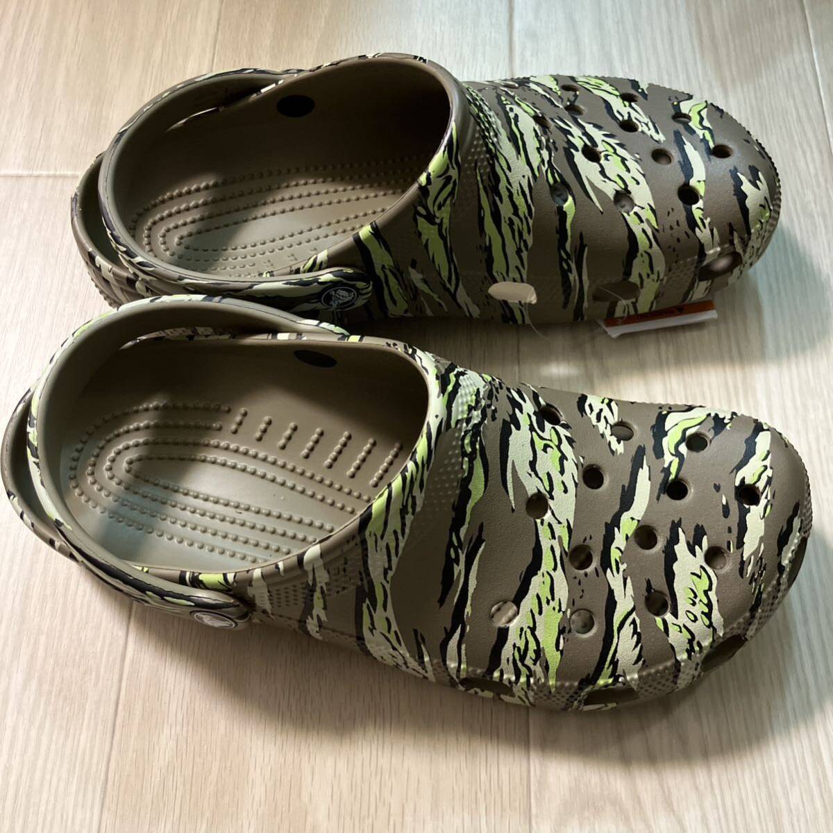  new goods 28. Crocs Classic printed duck clog free shipping 