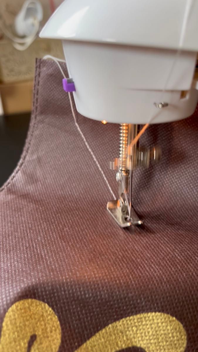 電動ミシン　コンパクトミシン　mini sewing machine