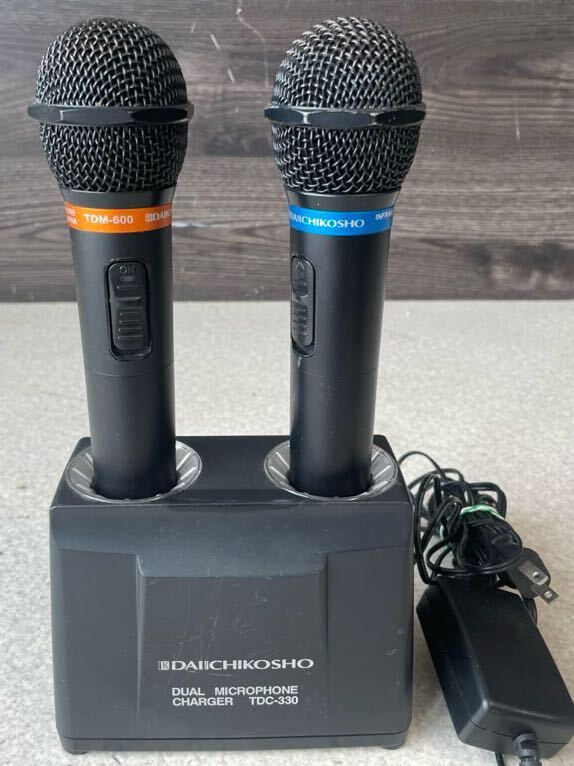 1 jpy beautiful goods operation goods the first . quotient infra-red rays type wireless microphone set wireless microphone 2 ps TDM-600 charger TDC-330 set superior article selling out 