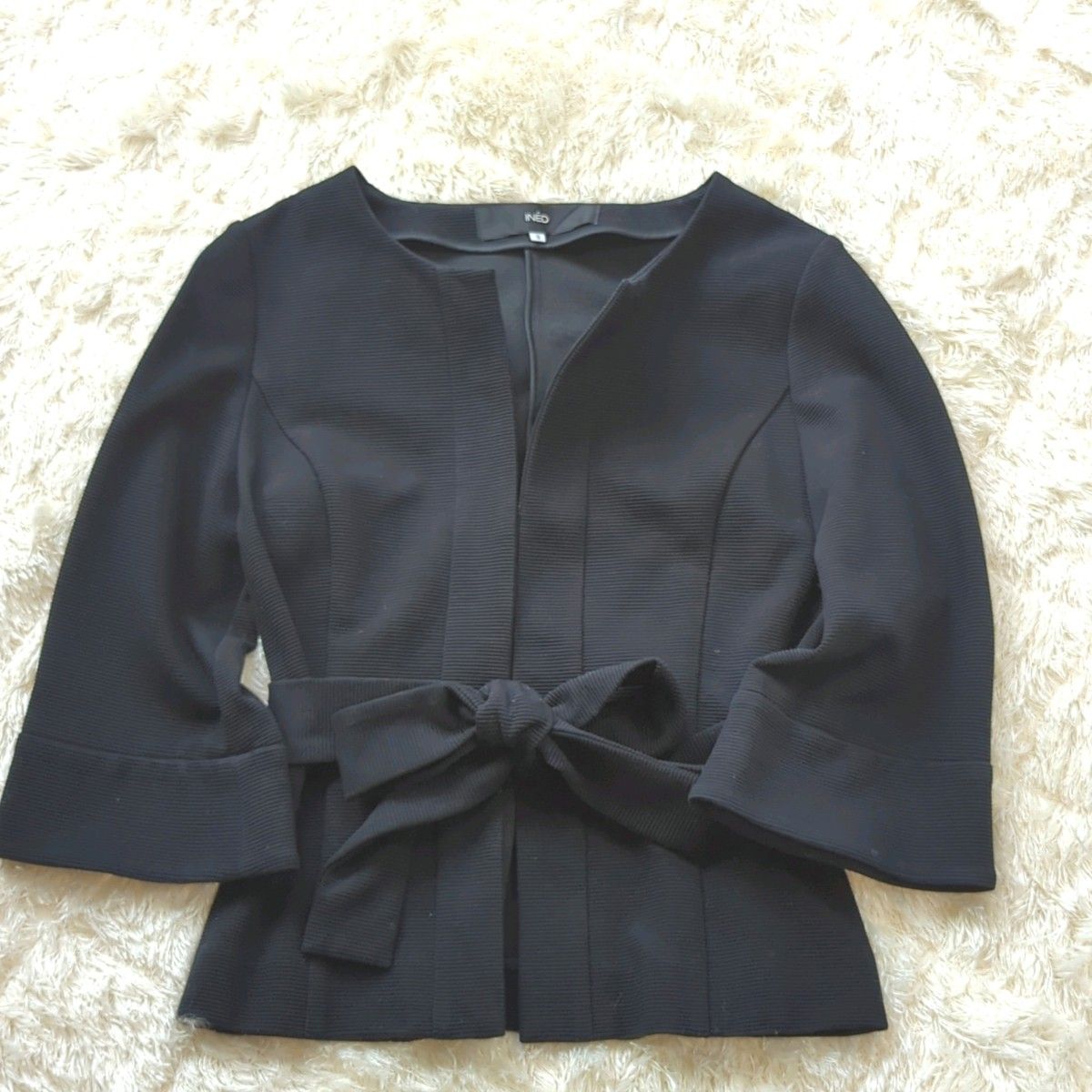 【美品】INEDイネド ノーカラージャケット リボン付き 9号 ブラック