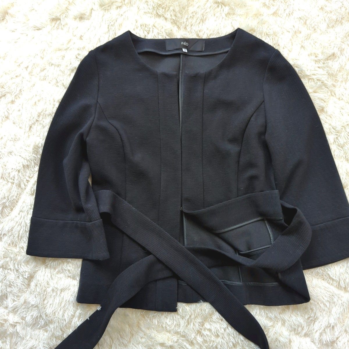 【美品】INEDイネド ノーカラージャケット リボン付き 9号 ブラック
