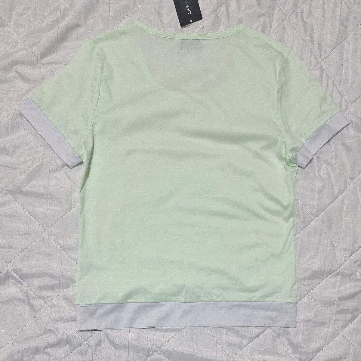 新品未使用タグ付き値札付き　 コットン綿100%半袖Tシャツ　パステルグリーン　ライトグリーン　黄緑色　白ホワイト　 Uネック