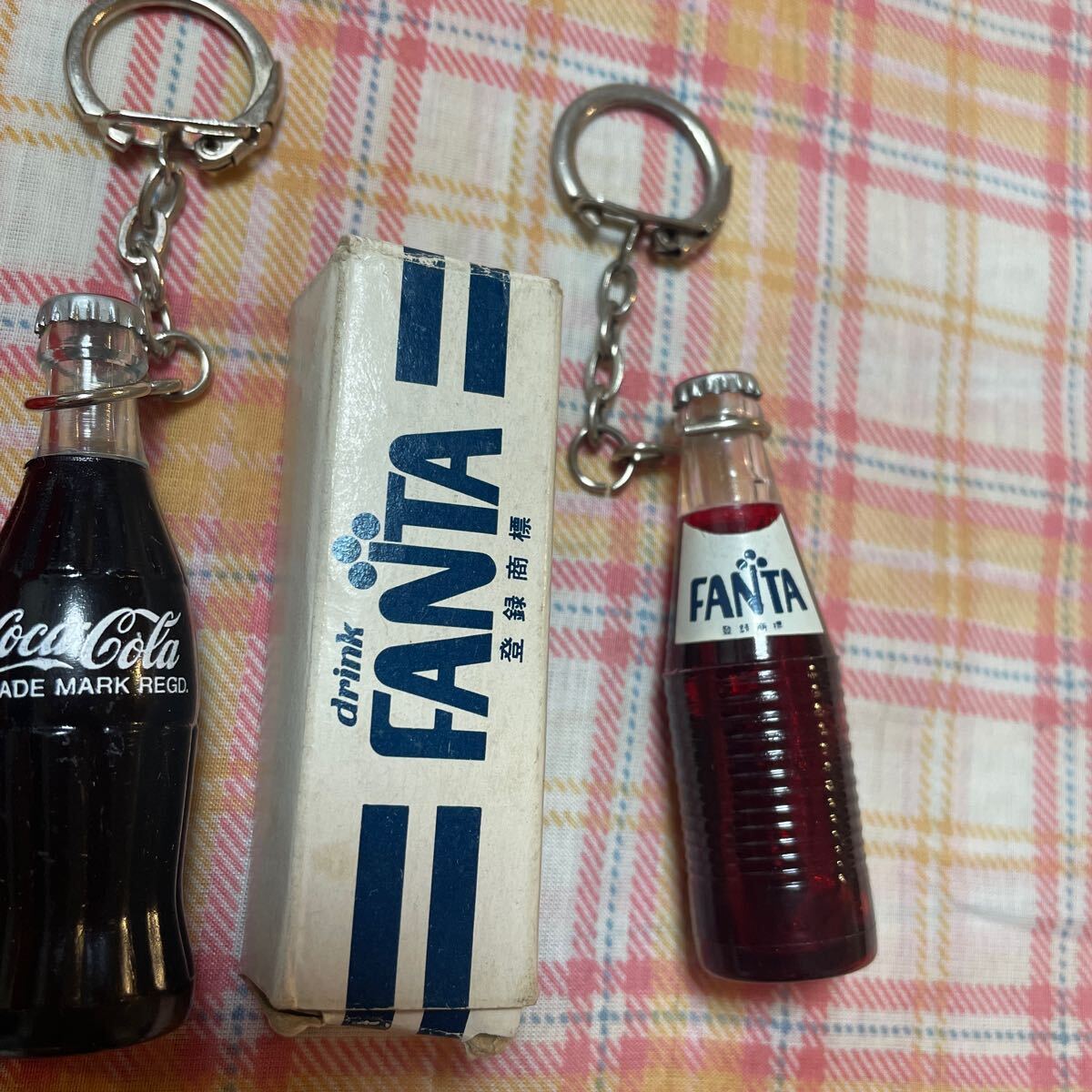 ファンタ ミニボトル コカコーラ ミニボトル キーホルダー 2個 ファンタ ミニボトル コカコーラ ミニボトル キーホルダー 2個