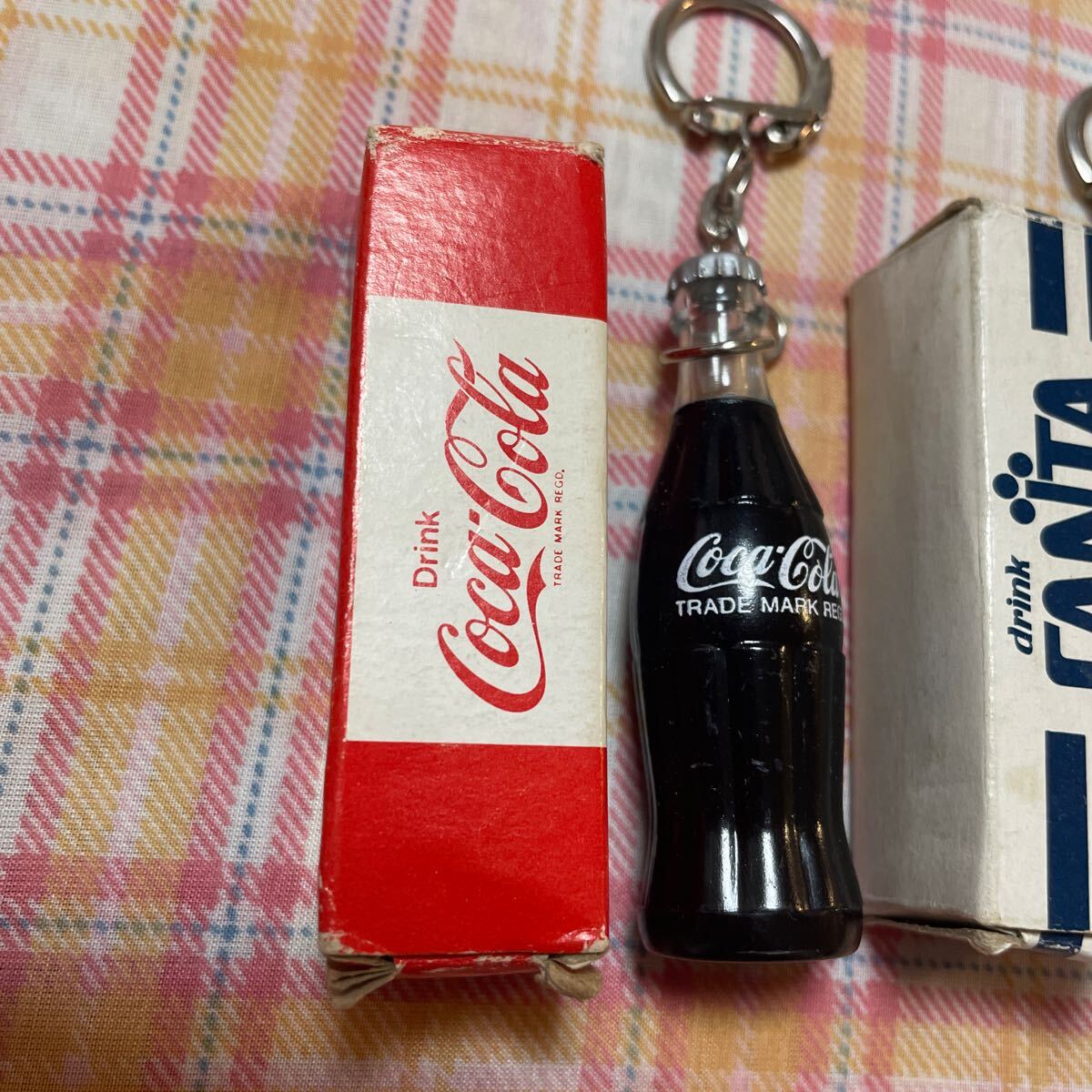ファンタ ミニボトル コカコーラ ミニボトル キーホルダー 2個 ファンタ ミニボトル コカコーラ ミニボトル キーホルダー 2個