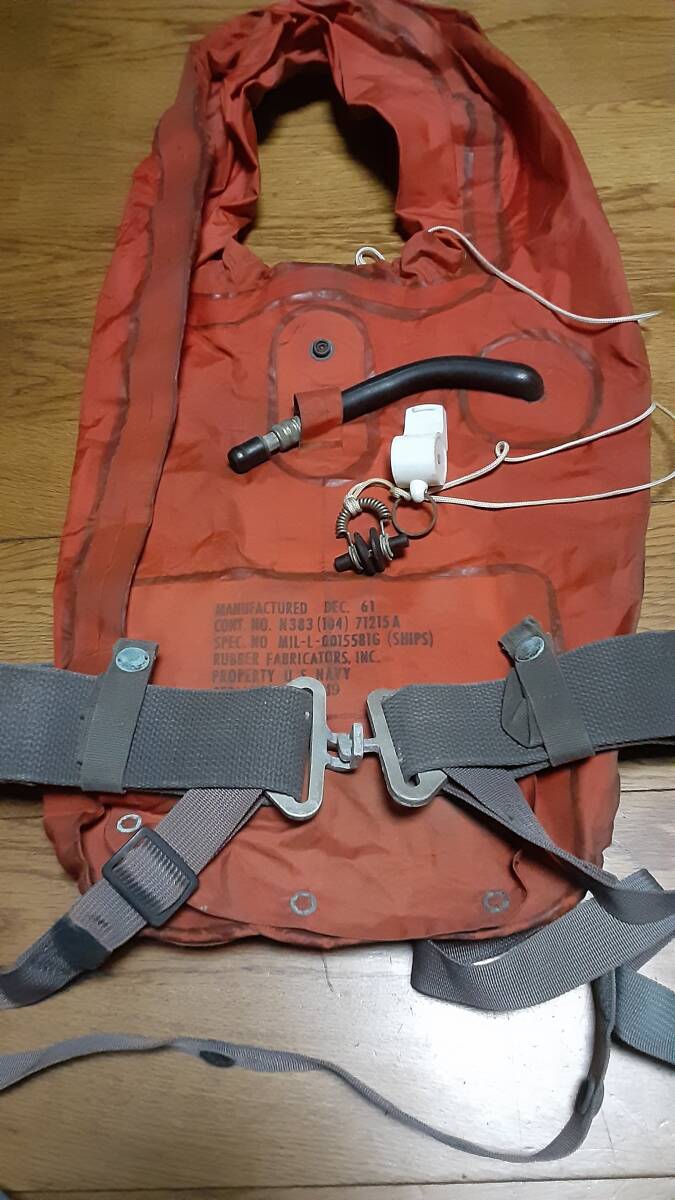 1961年　米海軍 U.S.NAVY 　n３８３　LIFE PRESERVER　VEST 　救命胴衣　笛　鼻栓付き　使用不可_画像1