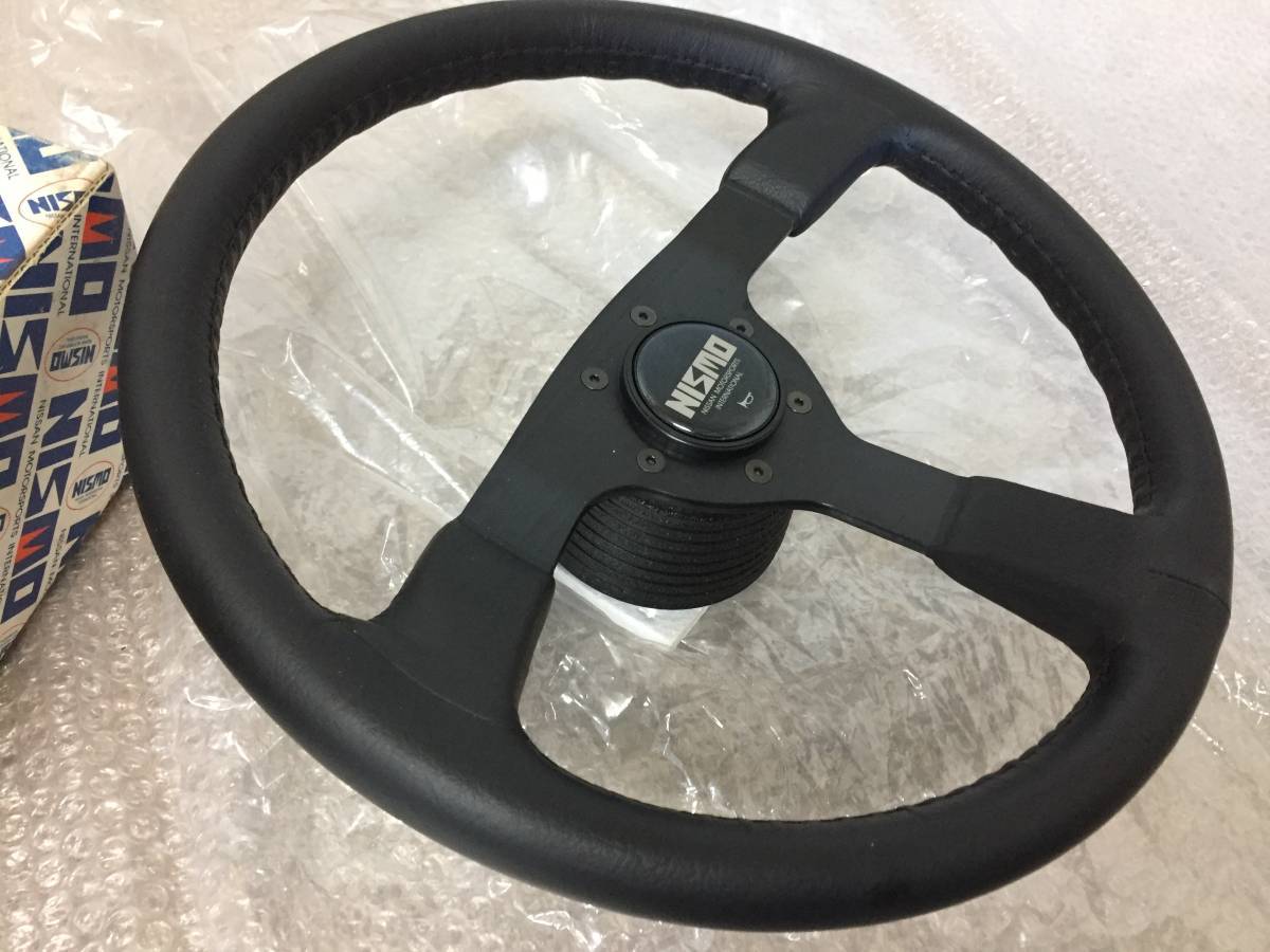 2 new goods * NISSAN Nissan NISMO Nismo 36.5Φ leather steering gear steering wheel horn button Boss Z31 Fairlady Z R30 Skyline R32 S13