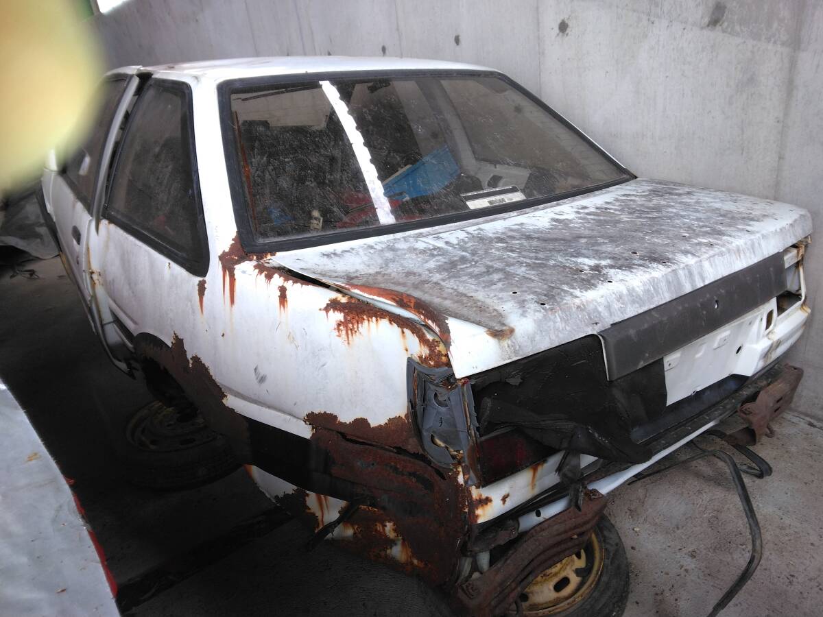  Toyota Corolla Levin AE86 2 door 5 speed accident car document none key none 