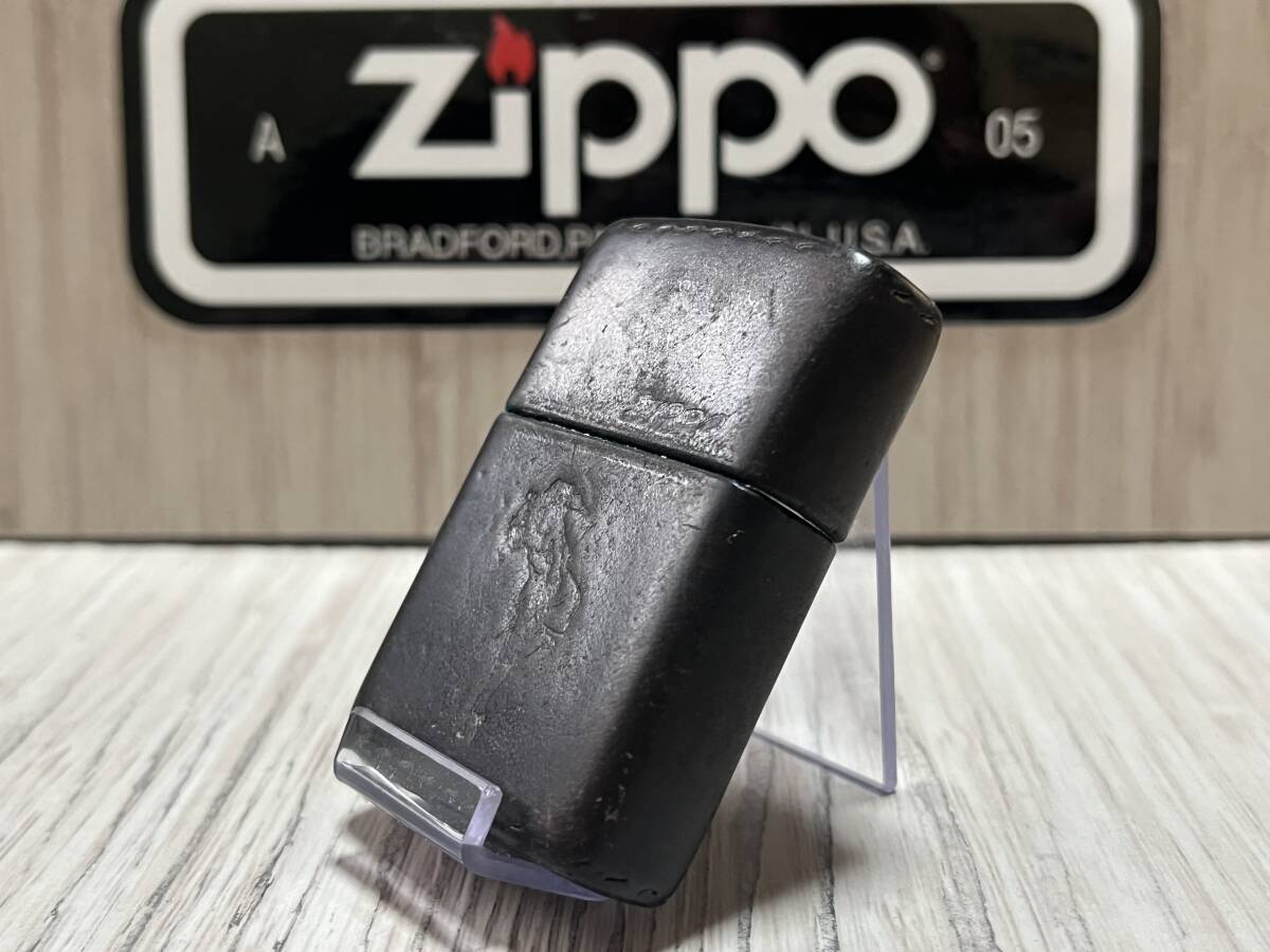 大量出品中!!【希少】2001年製 Zippo 'WINDY' ウィンディ 革巻き レザー ブラック 黒 現状品 ジッポー 喫煙具 ライター_画像4