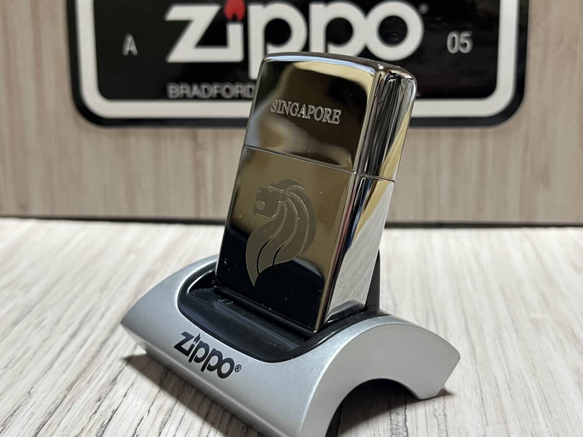 大量出品中!!【希少】未使用 2015年製 Zippo 'SINGAPORE' シンガポール 鏡面 シボ加工 シルバーカラー ジッポー ライター_画像5