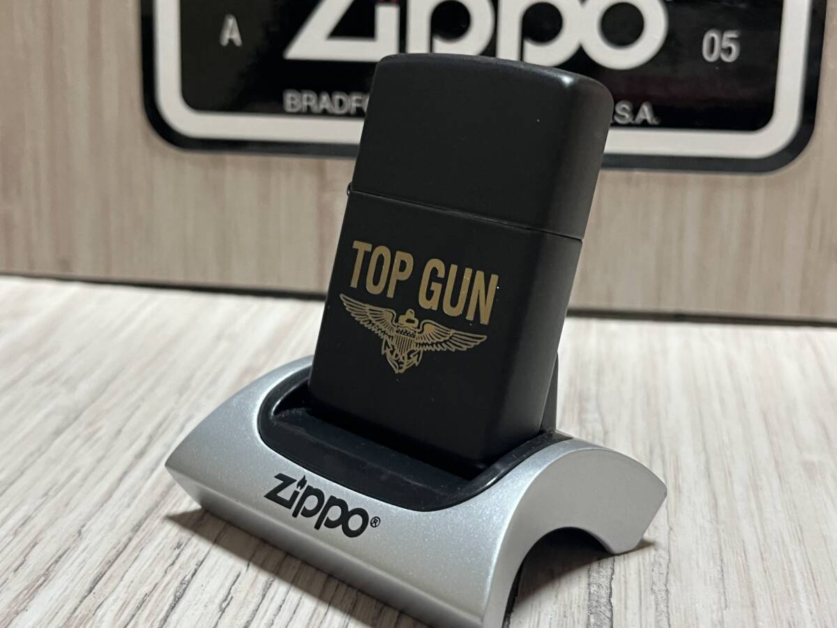 大量出品中!!【希少】未使用 2000年製 Zippo 'TOP GUN' トップガン ウィングマーク ブラックコーティング ジッポー ライター_画像4