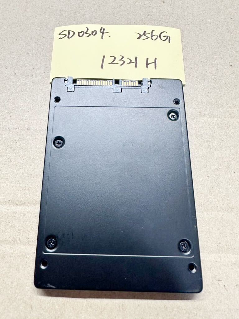 SD0304【中古動作品】SunDisk 内蔵 SSD 256GB /SATA 2.5インチ動作確認済み 使用時間12321H_画像2