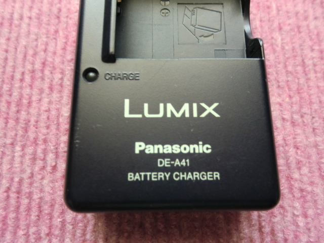 Panasonic LUMIX Battery Charger DE-A41 battery charger * secondhand goods * tax / including carriage *