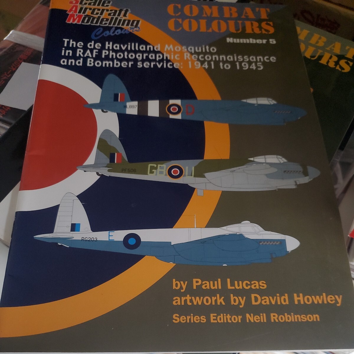 戦記、ミリタリー The De Havilland Mosquito in Raf Photographic Reconnaissance and Bomber Service 1941-1945 (Combat colours)