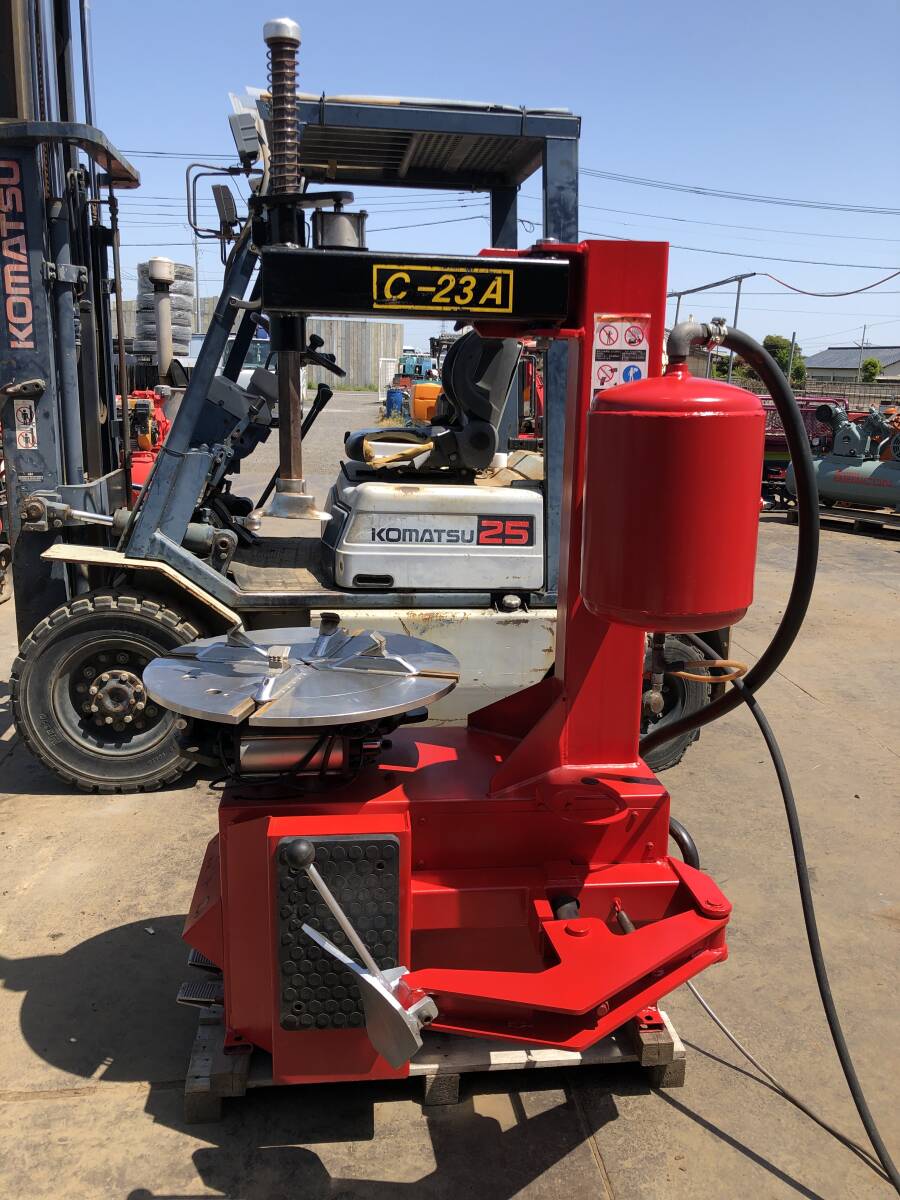  auto machine . made CHALLENGER tire changer C-23A three-phase 200V animation attaching 