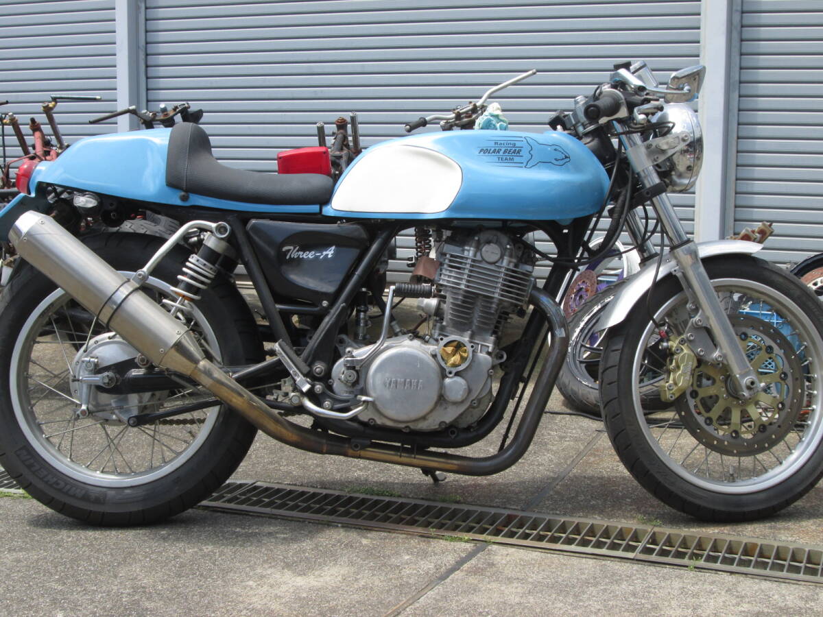 SR400メーカー不明　アップタイプのマフラー_ばらす前