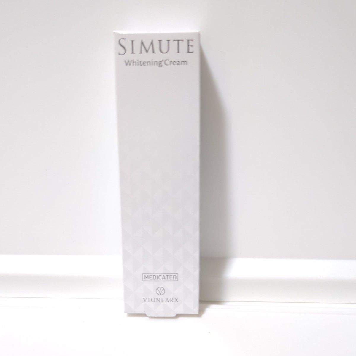 シミュート SIMUTE  薬用美白クリーム　30g 1箱