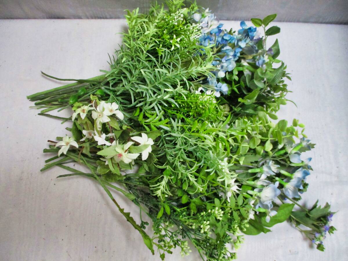 【アートフラワー・造花】　グリーン系の小花たち　４２本　（Ｈ１７㎝～）_画像3