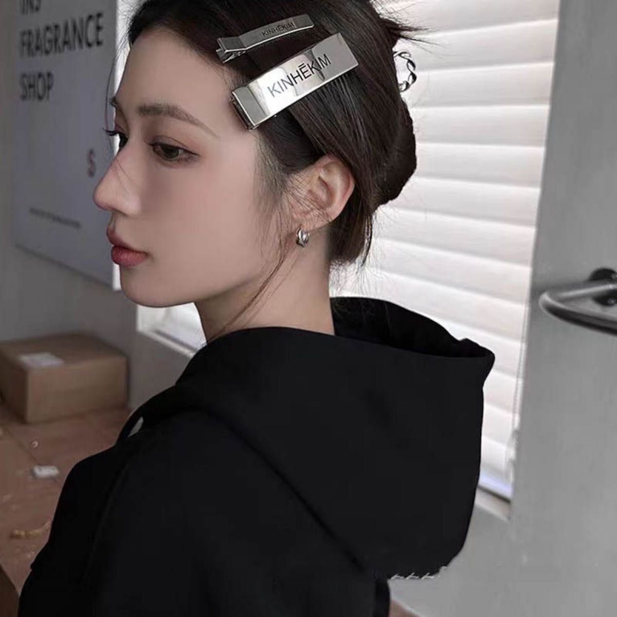 新品　レディース　キムへキム　ヘアピン　ヘアクリップ　韓国　アクセ　シルバー　ロゴ　髪飾り　韓流　アイドル　雑貨　韓国ファッション