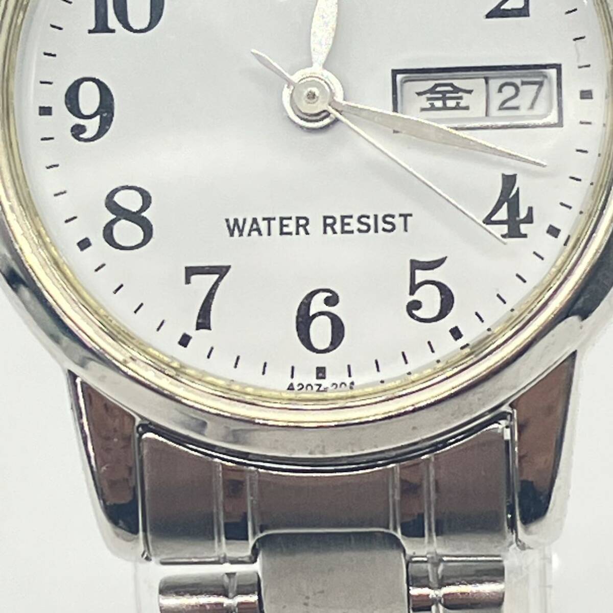 1円〜 4M CITIZEN Q&Q腕時計 2005 シチズン クォーツ QUARTZ腕時計 動作未確認 スライド式フリーアジャストバンド 白文字盤 デイデイト_画像4