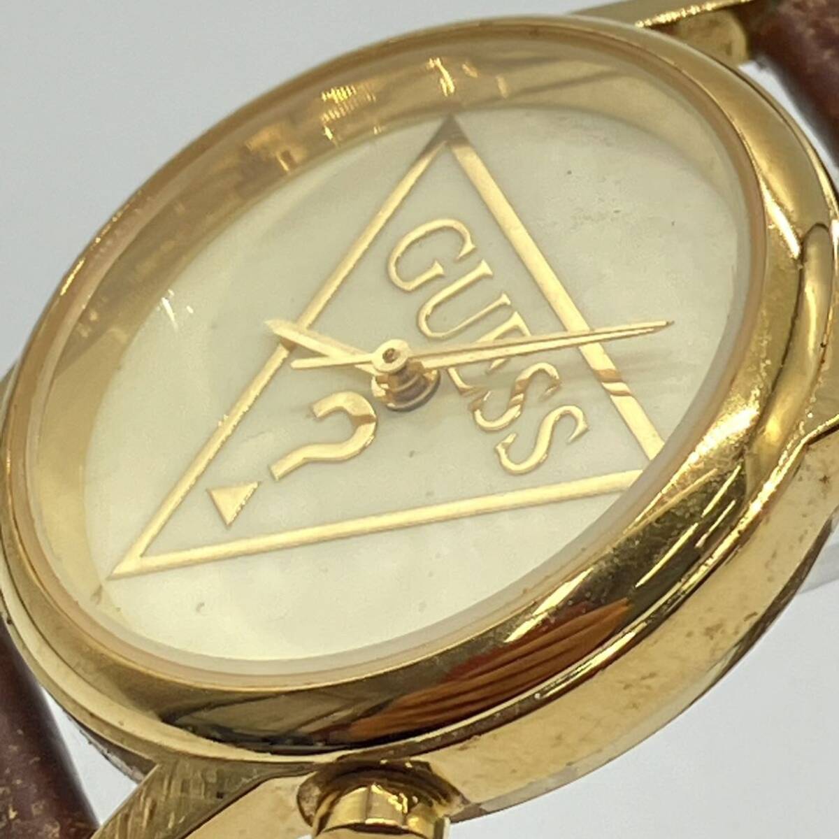 1円〜 4T GUESS 腕時計 クォーツ QUARTZ腕時計 動作未確認 ゴールド文字盤 GUESSロゴベルド アンティーク レディース _画像5