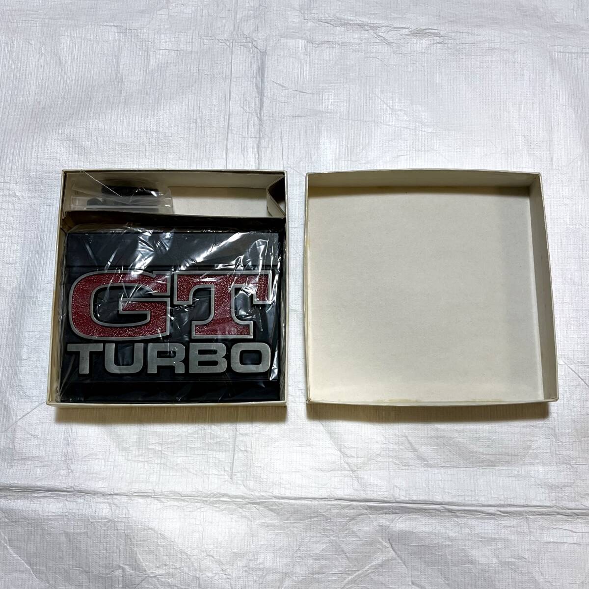 ★新品 スカイライン ジャパン 2000 GT TURBO -フロント グリル エンブレム - ニッサン 日産 旧車 DATSUN 純正 ターボ デッドストック レア_画像5