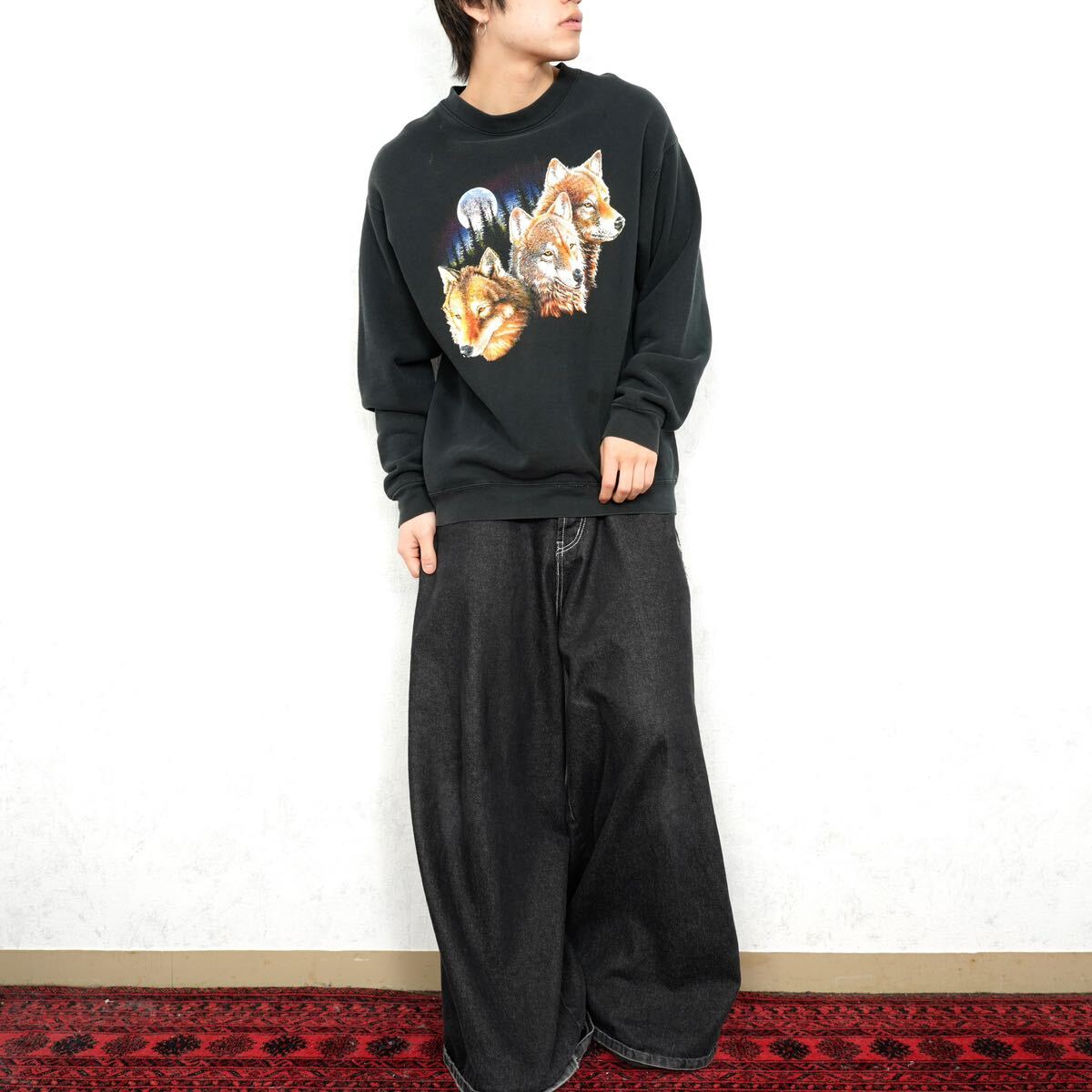 USA VINTAGE FRUIT OF THE LOOM WOLF PRINT DESIGN SWEAT SHIRT/アメリカ古着オオカミプリントデザインスウェット_画像2