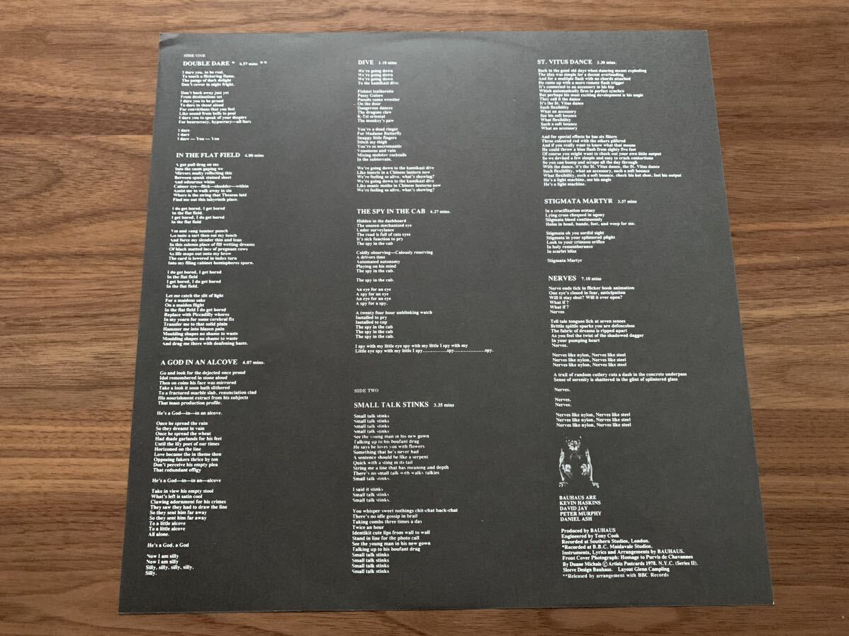 LP レコード 国内盤 帯付 美品 ◆ Bauhaus バウハウス / In The Flat Field 暗闇の天使 / WEA P-11049J / New Wave Goth Rockの画像6