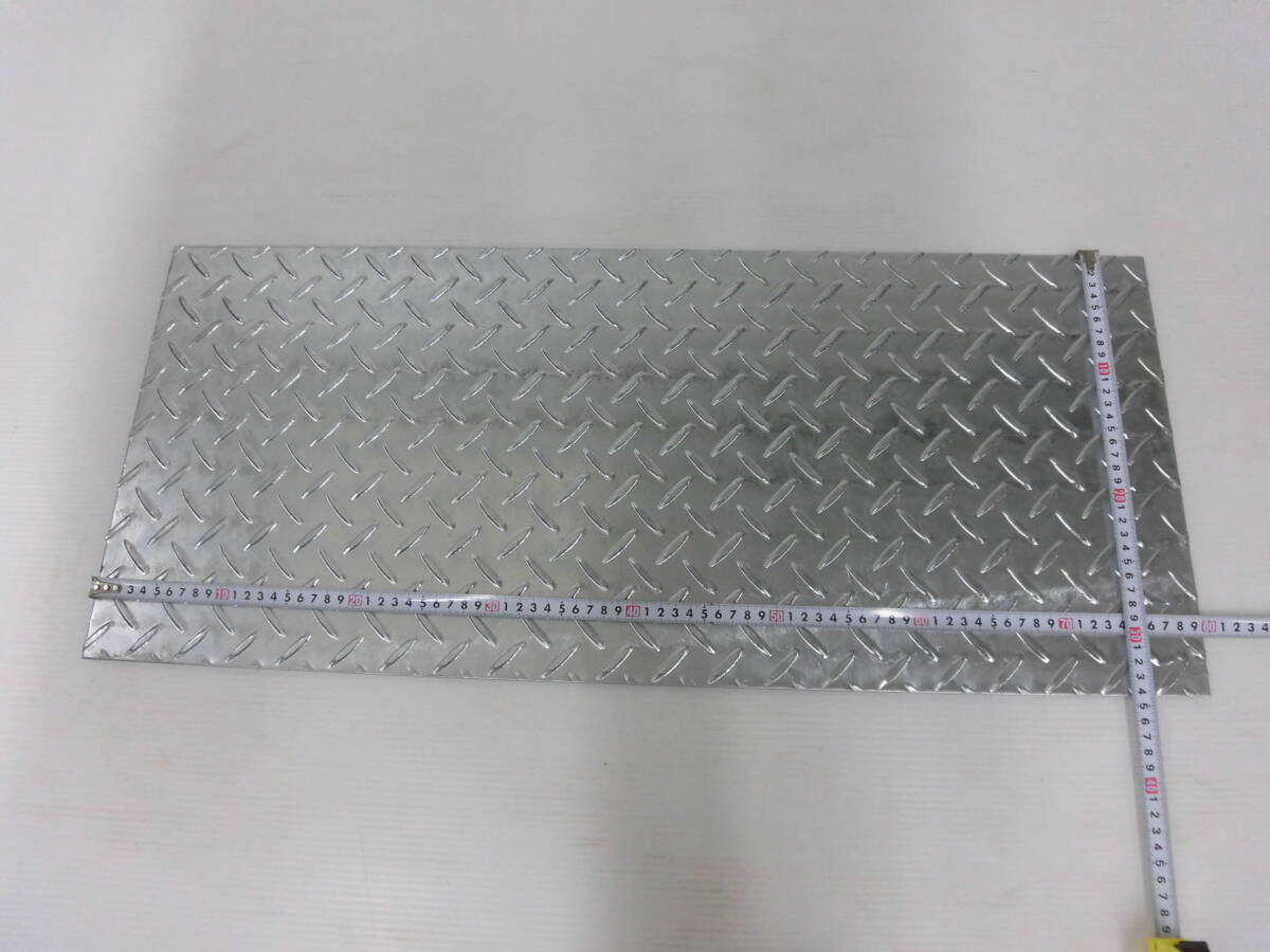 亜鉛メッキ　縞板　鉄板　板厚3.2mm　343mm x797 mm 1枚 切材　切板　溶接材　側溝蓋 _画像3