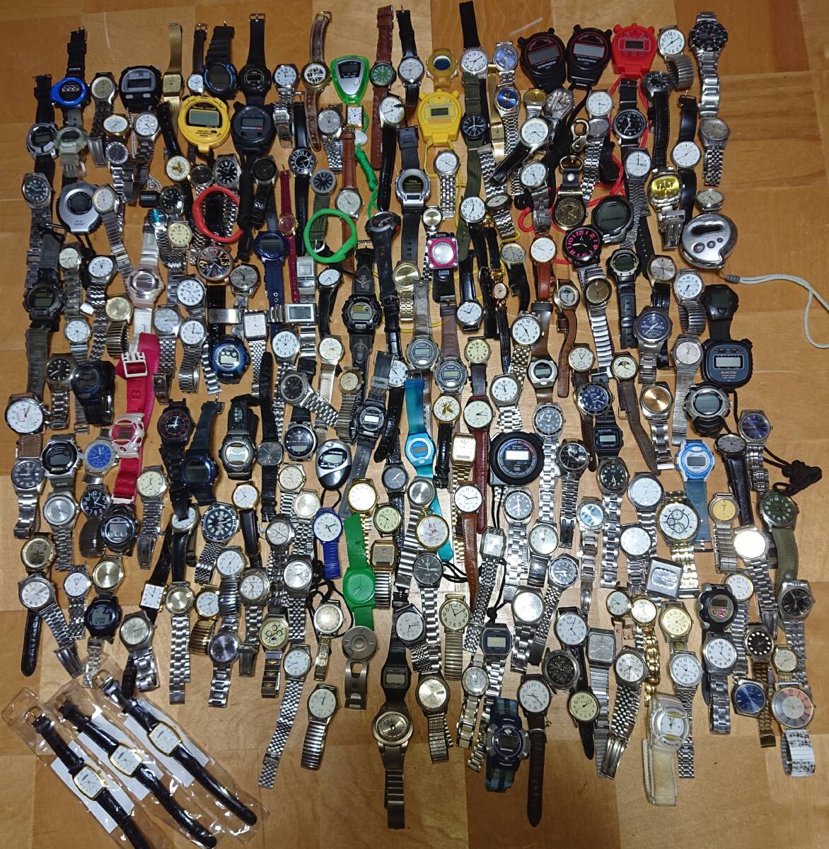 【ジャンク品】程度下 部品取り 腕時計大量セット 約230個_画像1